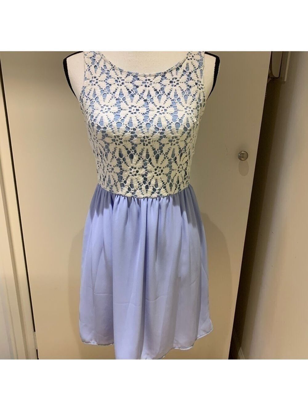 Eight Sixty Lavender Sleeveless Dress